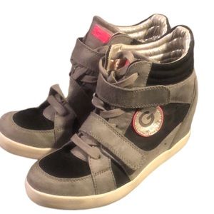 G by GUESS Sneaker Wedges w/Velcro Straps 10 Black
